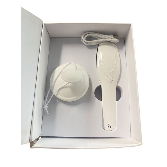 Solaris Laboratories NY Essential Scalp Therapy Intensive LED Hair Growth Brush - Picture 2 of 5